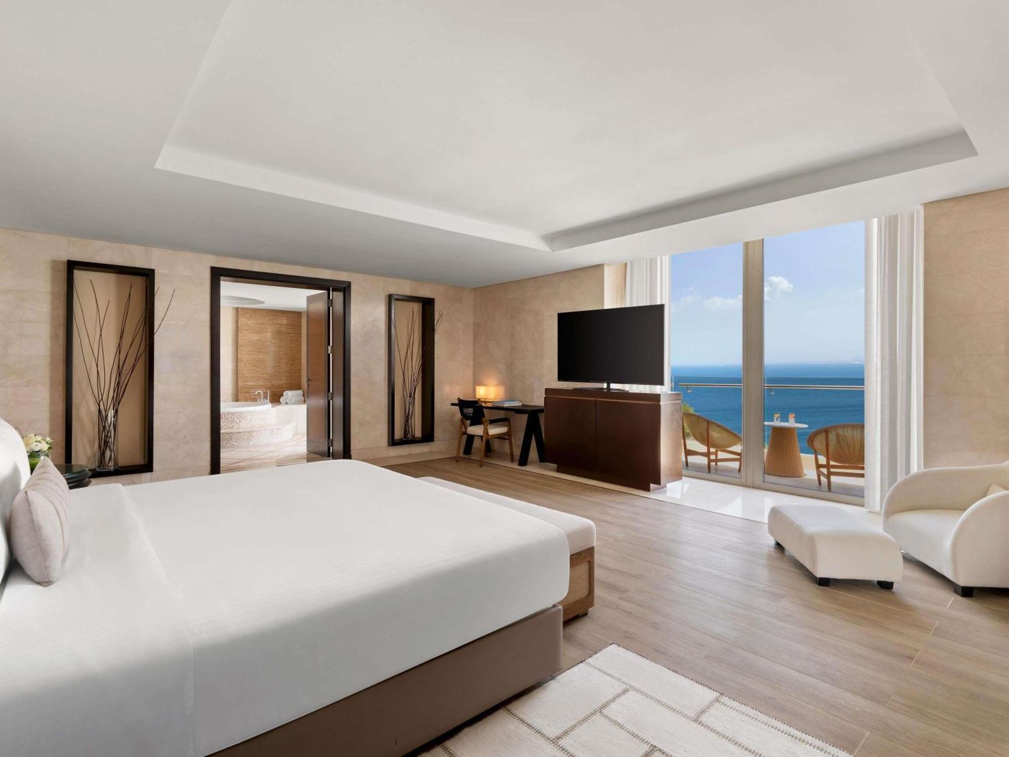Suíte com Cama King-size e Vista Panorâmica do Mar